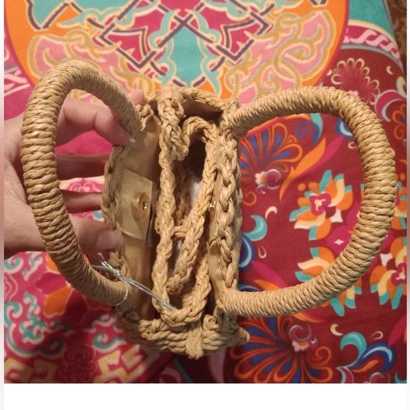 ROUND WOVEN PURSE - Picture 12 of 13